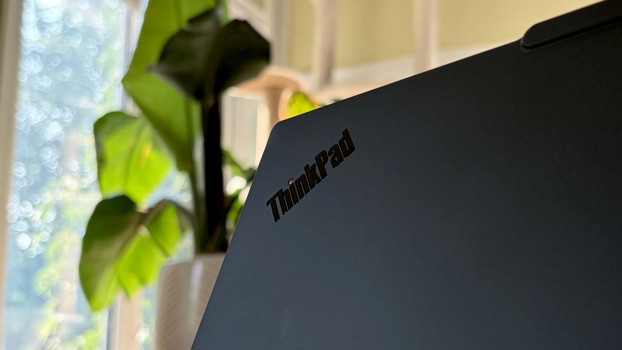 ThinkPady z 2008 roku przeżywają renesans — modding z Windows 11