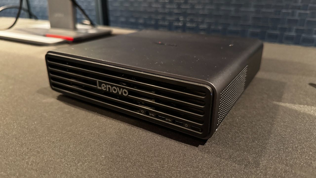 ThinkCentre X Ultra — 128 GB zunifikowanej pamięci w 1,6-litrowym pudełku