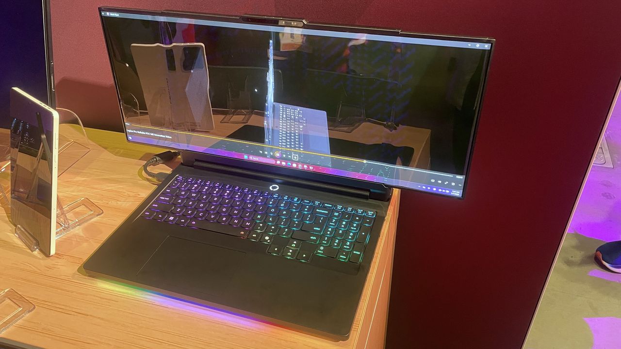 Wpadka na wizji: laptop ze zwijanym ekranem odmówił posłuszeństwa u Jimmiego Fallona