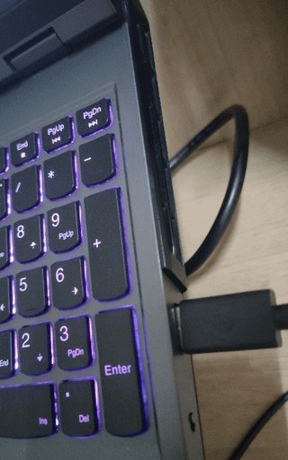 Wentylator Lenovo Legion 5 Pro zatrzymuje się po kilku sekundach