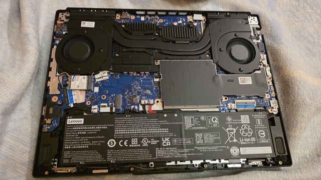 Lenovo Legion 5 15AKP10 — jak i gdzie wymienić dysk SSD na 2TB?