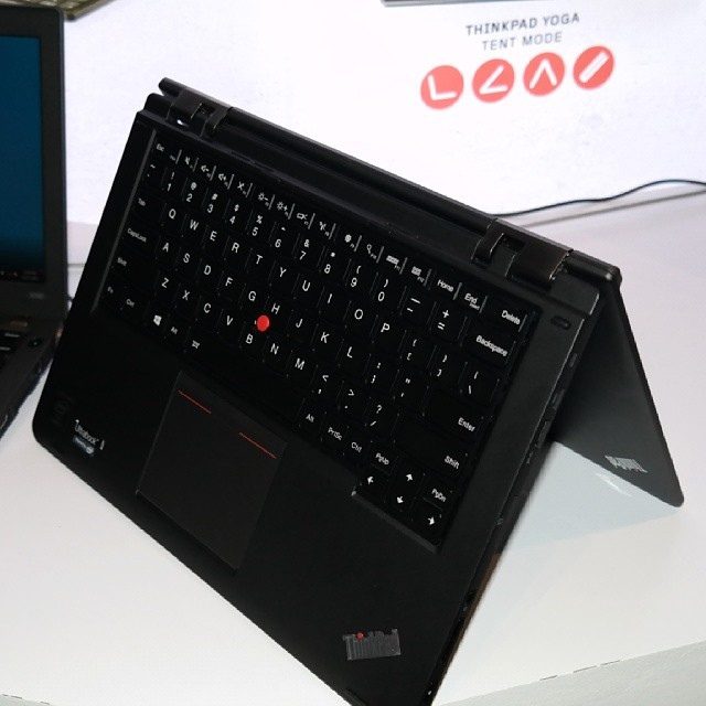ThinkPad Yoga w trybie namiotu (tent mode)